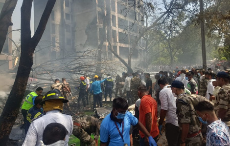 Hy vọng tìm thấy người sống sót trong vụ rơi máy bay ở Ấn Độ là rất mong manh