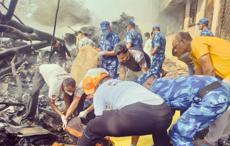 1 người sống sót nhờ nhảy khỏi máy bay rơi ở Ấn Độ