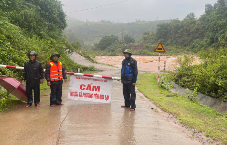 Mưa lớn chia cắt các xã miền núi Quảng Trị