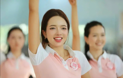 Thí sinh Hoa hậu Việt Nam xin lỗi sau phần "nhảy múa uốn éo" trước sân điện Thái Hòa