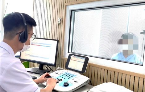 Thói quen sinh hoạt sai lầm khiến người đàn ông điếc đột ngột