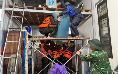 Bộ đội biên phòng Quảng Trị giúp dân khắc phục sạt lở, di dời đến nơi an toàn