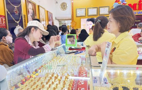 Giá vàng bật tăng sau khi Israel tấn công Iran