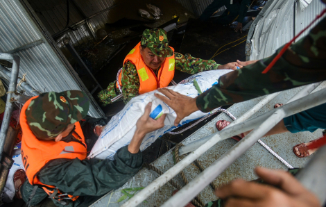 Mưa lũ ập đến bất ngờ, người nuôi cá trắng tay