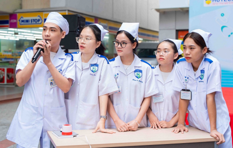 Sinh viên Điều dưỡng HUTECH rèn tay nghề, luyện phản xạ qua loạt hoạt động thực chiến