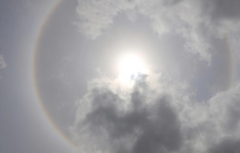 Hào quang mặt trời xuất hiện ở TPHCM