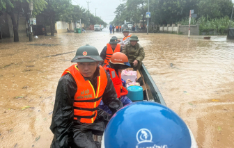 Mưa lũ dị thường tại miền Trung làm 3 người tử vong, 4 người mất tích