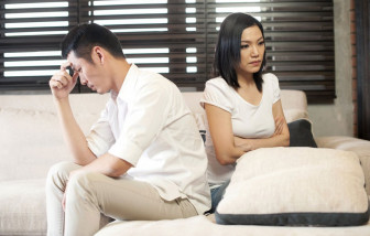 Bạn trai khẳng định sẽ không bao giờ cắt đứt hoàn toàn với người cũ