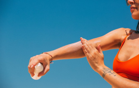 Từ máy bay đến bãi biển - kem chống nắng cho mọi hành trình