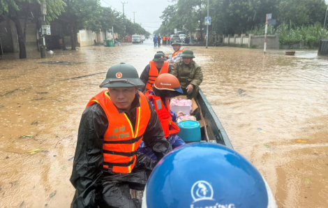 Mưa lũ dị thường tại miền Trung làm 3 người tử vong, 4 người mất tích