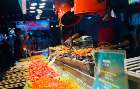 “Ăn sập” khu chợ đêm náo nhiệt giữa lòng thủ đô Kuala Lumpur