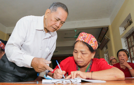 Những già làng nặng lòng với chữ Thái cổ