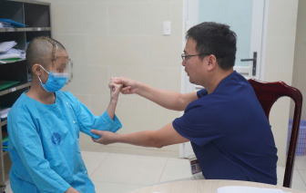 Đang tập văn nghệ, bé 13 tuổi bị ngất xỉu do đột quỵ