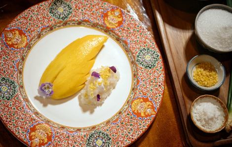 Nấu xôi xoài Thái theo công thức chuẩn của đầu bếp 2 sao Michelin