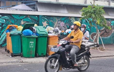 Cà Mau: Rác thải bất ngờ ùn ứ đầy đường