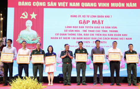Quân khu 7 vinh danh các tập thể, cá nhân tiêu biểu trong tuyên truyền quốc phòng - an ninh