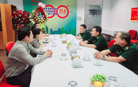 Báo Phụ Nữ TPHCM đón nhận sự tri ân từ các đơn vị nhân dịp 100 năm Báo chí Cách mạng