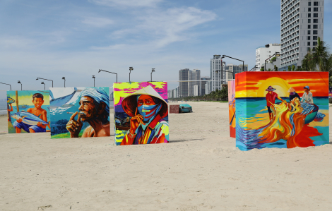 “Câu chuyện làng chài” được cảm nhận bằng mắt trên bãi biển Đà Nẵng