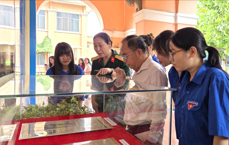 Khai mạc trưng bày chuyên đề “Chủ tịch Hồ Chí Minh - người sáng lập báo chí cách mạng Việt Nam”