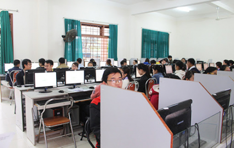 Năm 2027, dự kiến thí điểm thi tốt nghiệp THPT trên máy tính