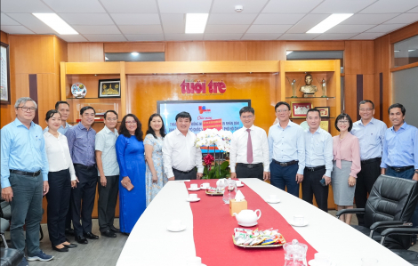Trưởng Ban Tuyên giáo và Dân vận Thành ủy TPHCM thăm, chúc mừng các cơ quan báo chí