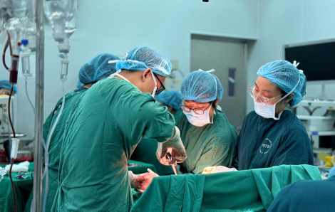 Phá thai 26 tuần bằng thuốc mua trên mạng, cả mẹ và con nguy kịch