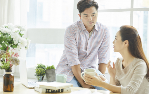 Chồng quan tâm nữ đồng nghiệp hơn tôi