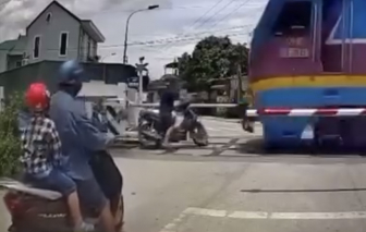 Người đàn ông bị tàu hỏa tông tử vong khi cố băng qua đường