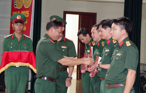 TP Huế: Công bố quyết định giải thể Ban Chỉ huy quân sự cấp huyện