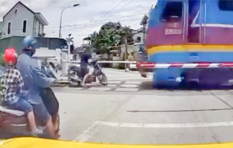 Người đàn ông bị tàu hỏa tông tử vong khi cố vượt gác chắn