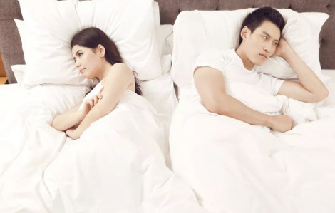 Có đêm tôi mất ngủ, nhớ lại ngày còn yêu nhau mà chảy nước mắt