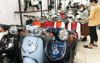 Cần chính sách khuyến khích tài xế, shipper chuyển đổi sang xe điện