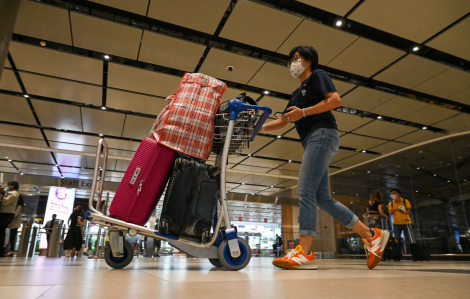 Những trang phục, phụ kiện không nên dùng khi đi máy bay