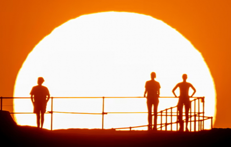 Nắng nóng ảnh hưởng xấu đến sức khỏe hàng tỉ người