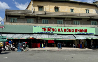 Sạp chợ mở bán trở lại