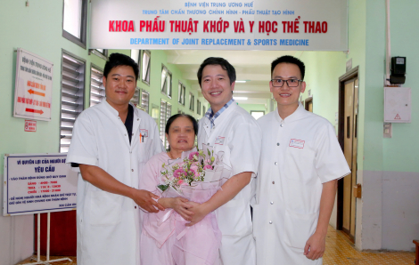 Lần đầu tiên tại miền Trung phẫu thuật thay khớp háng và xương đùi bằng kỹ thuật Megaprosthesis