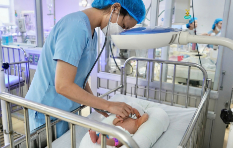 Cấp cứu khẩn cấp, giành sự sống cho mẹ con sản phụ bị bong rau non