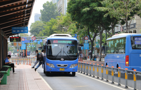 Công chức Bình Dương làm việc tại TPHCM được đưa đón bằng xe buýt chất lượng cao