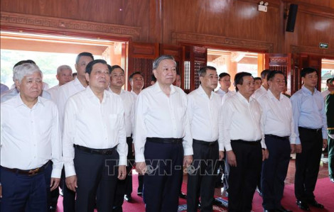 Tổng bí thư Tô Lâm dâng hương tại Đền thờ Chủ tịch Hồ Chí Minh ở Quảng Bình