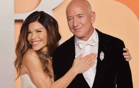 Tỷ phú Jeff Bezos thay đổi kế hoạch đám cưới vì bị người biểu tình đe dọa tấn công