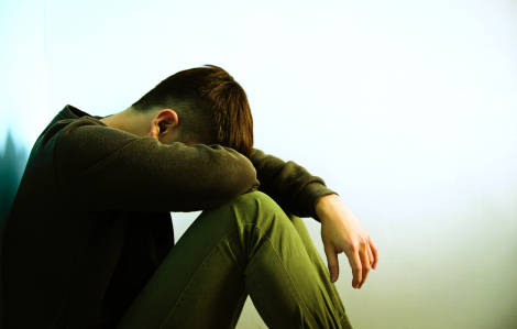 Đến nhà con gái nghỉ hè, cha mẹ vợ yêu cầu con rể ra sofa ngủ