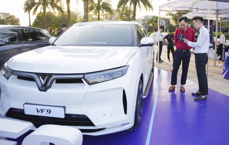 Mãnh liệt tinh thần Việt Nam - Vì tương lai xanh lần 3: Vinfast công bố chương trình “Thu xăng - đổi điện” ưu đãi lên đến 100 triệu đồng/xe