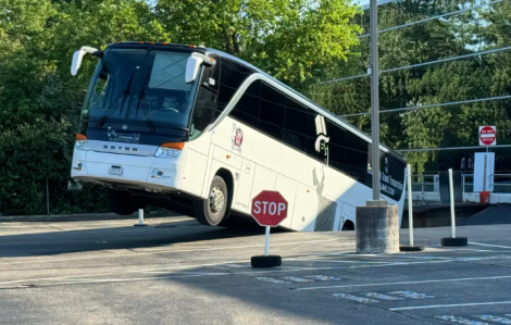 Mỹ: Nắng nóng kinh hoàng, nhựa đường tan chảy