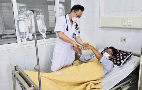 Tê liệt tay chân vì ngộ độc con so biển