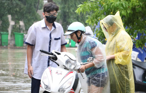 Thí sinh than đề môn toán dài, bị “ngợp” vì tính phân loại cao