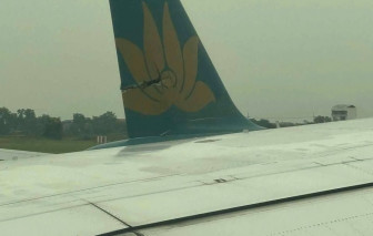 Máy bay của Vietnam Airlines rách đuôi vì va quẹt