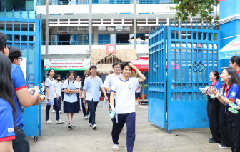 Thí sinh hồ hởi kết thúc môn thi tự chọn