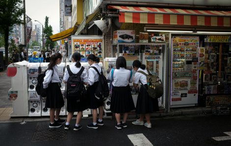 Nước Nhật rúng động vì nhóm chat chia sẻ ảnh chụp lén nữ sinh