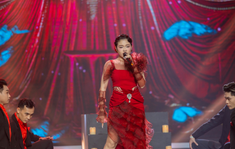 Quán quân “Hãy nghe tôi hát 2025" Trân Oanh chật vật theo nghề