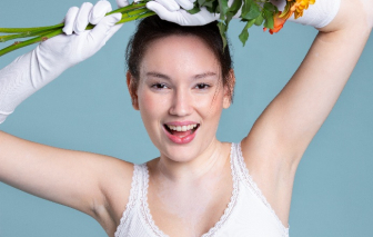 Có nên dùng lăn khử mùi ngay sau khi làm sạch vùng da dưới cánh tay?